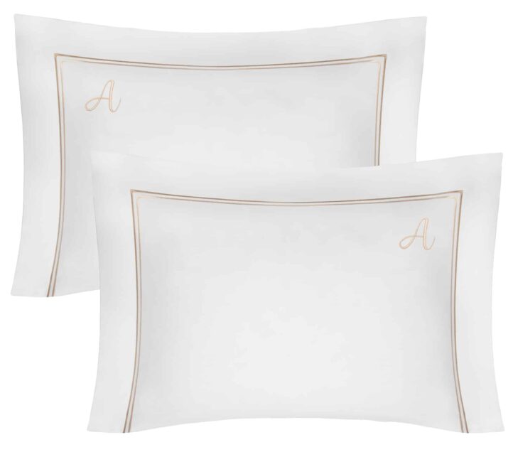 Dica de Presente para personalizar para sua mãe, par de fronhas com monograma bordado.